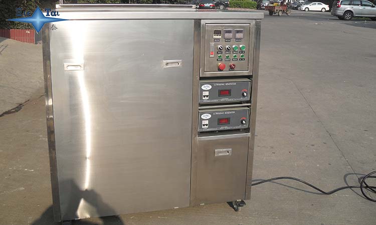 全自動(dòng)超聲波噴淋清洗機(jī)如何將產(chǎn)品清洗干凈的？